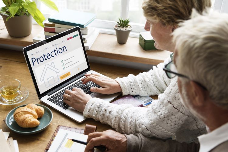 Internet Scams Elderly: Protecting Seniors