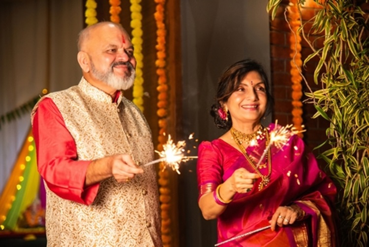 Gift health insurance for your parents this diwali Gift health insurance for your parents this diwali
