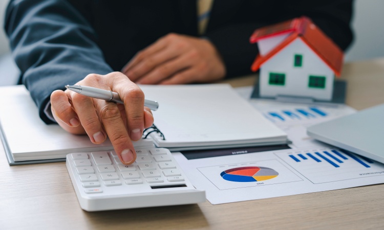 How Much Sum Insured in Health Insurance Is Right for a Real Estate Agent?