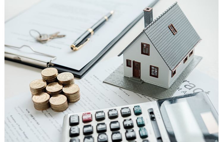 How is the home insurance premium calculated?