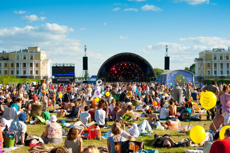 Top International Festivals for Your 2024 Travel Bucket List Top International Festivals for Your 2024 Travel Bucket List