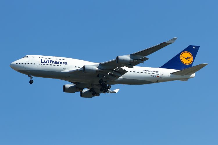 Lufthansa Flight Returns Due to Bomb Threat