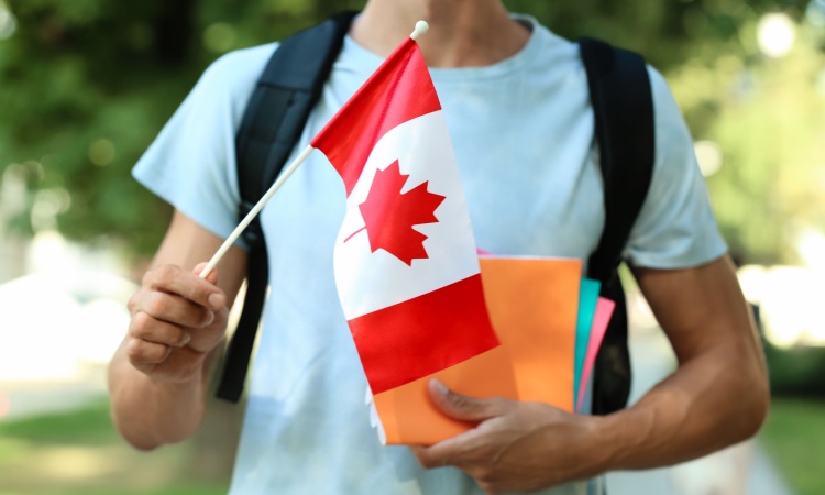 Student travel insurance checklist for studying in Canada Student travel insurance checklist for studying in Canada