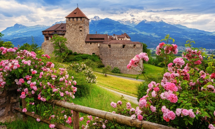 famous castles in Switzerland