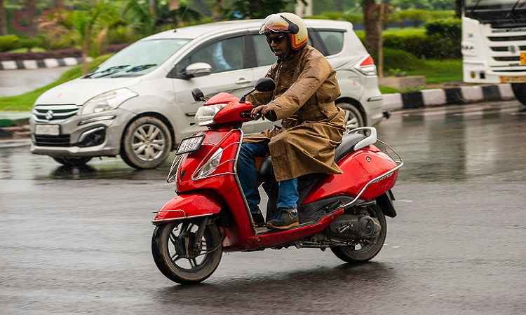 Surge in Electric Two Wheeler Sales Despite Cut in FAME Subsidy