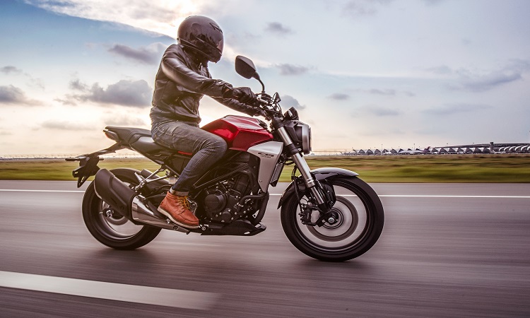 New Kawasaki Z900RS Debuts Featuring Advanced IMU Technology New Kawasaki Z900RS Debuts Featuring Advanced IMU Technology